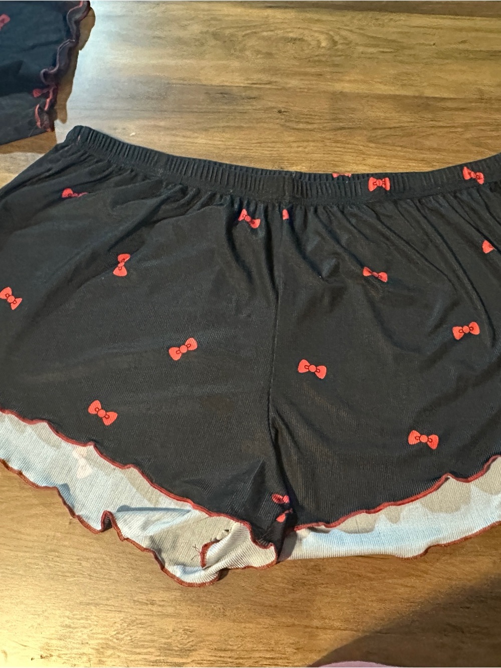 Hello Kitty Black Tee with shorts set -3XL- slinky material. - Picture 6 of 6